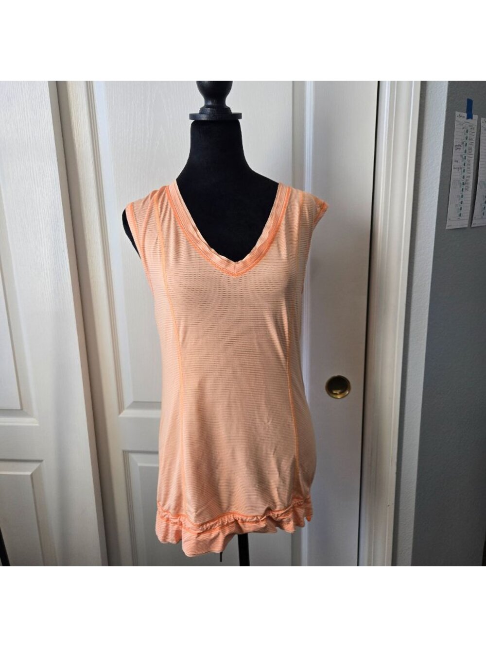 Lululemon V-Neck Yoga Tank Top, Womens Sz 4 (SKU 26-0082)